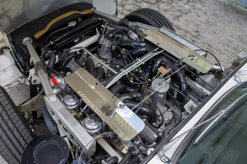 Jaguar e type rwidnjkq3z4jk1lbfcyeh