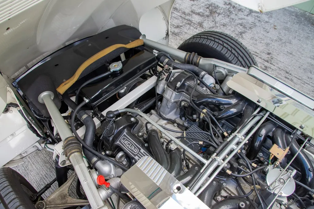 Jaguar e type sbhiygafphbajzcsbjfi8
