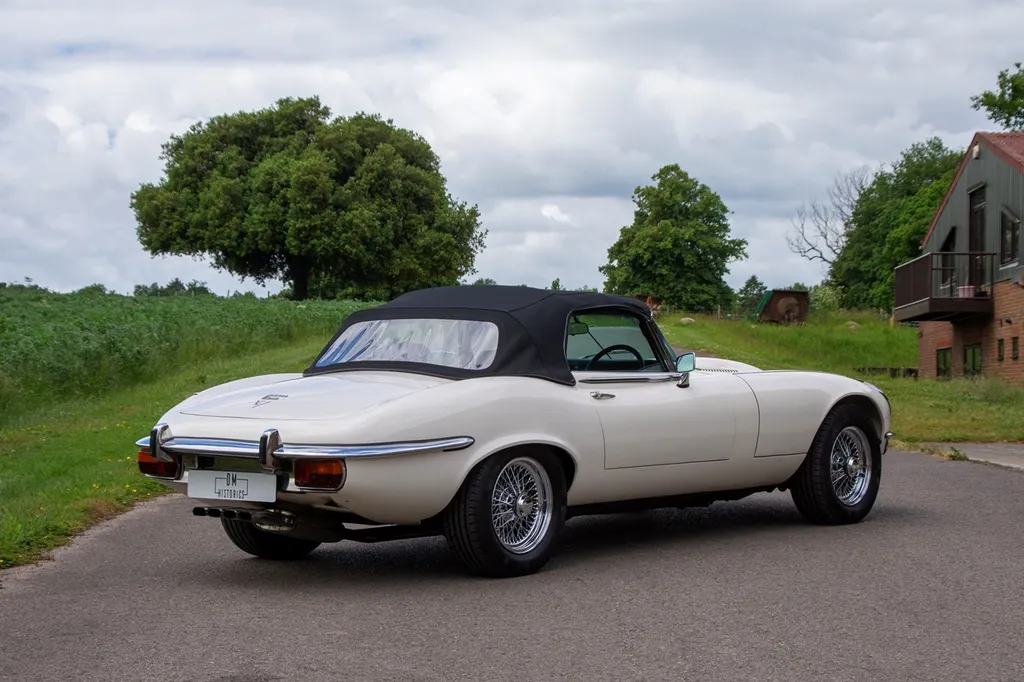 Jaguar e type yu6mcspdkhg2stcy0y5dv