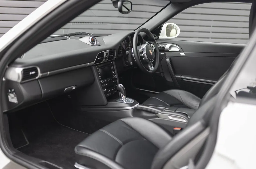 Porsche 911 997.2 carrera gts  rr8kq86nm6lwla7ynui9x