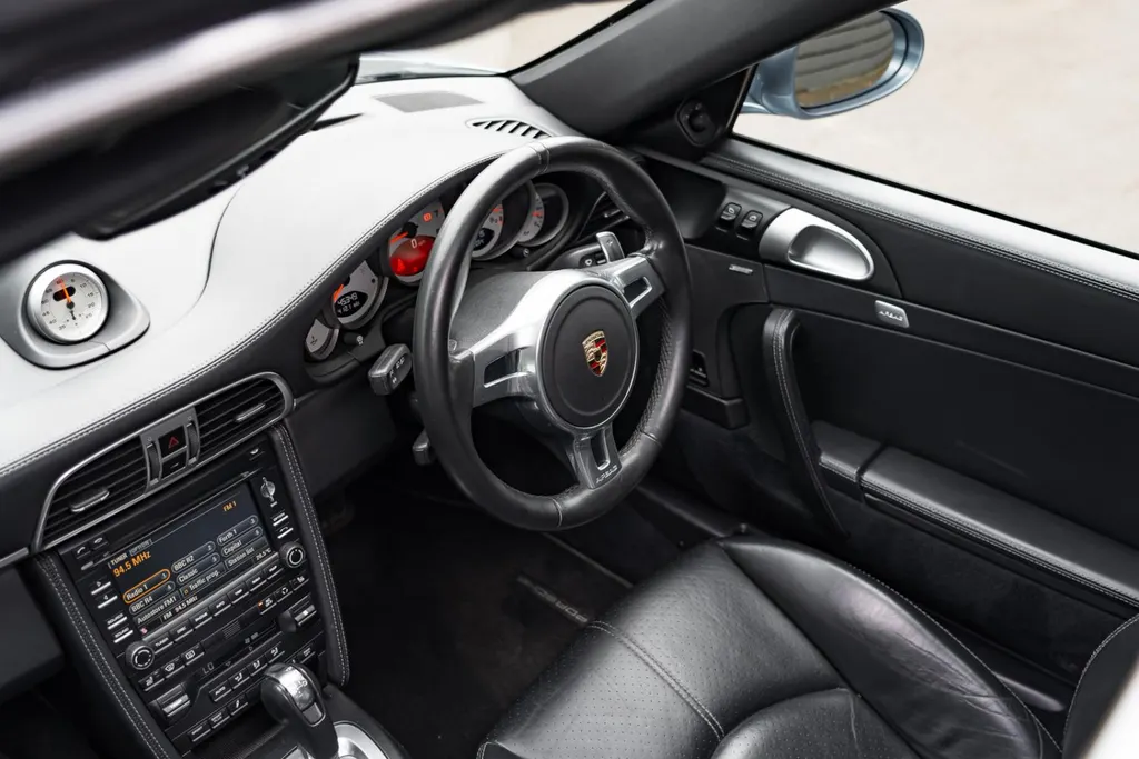 Porsche 911 95thxsun1vbgwbh6cztf0