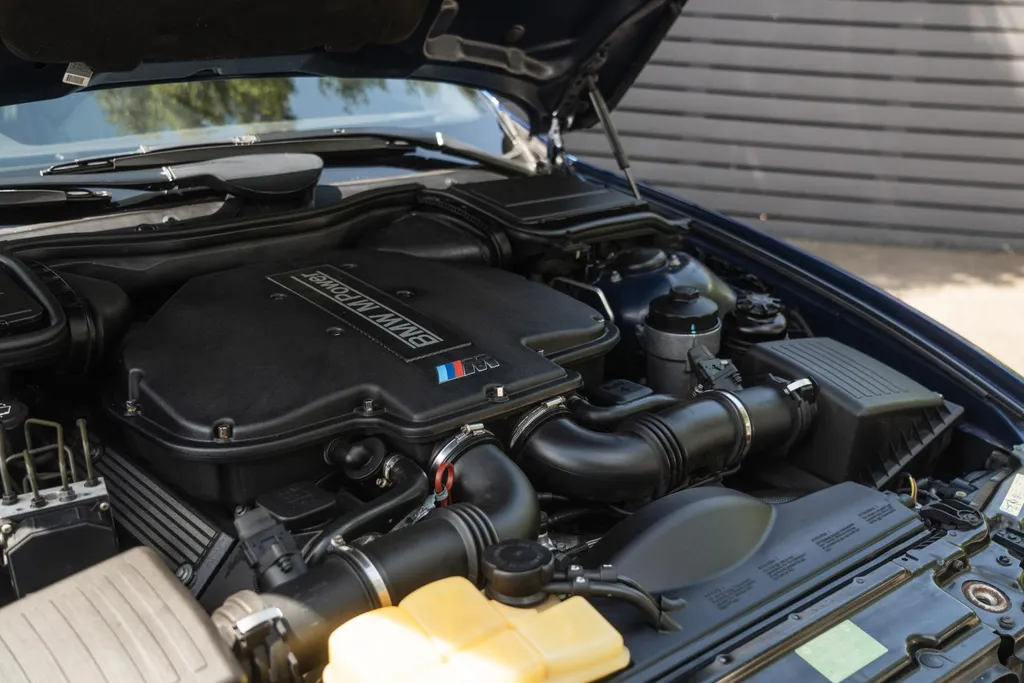 Bmw m5 ehyzshjaamefc6s8z9tpm
