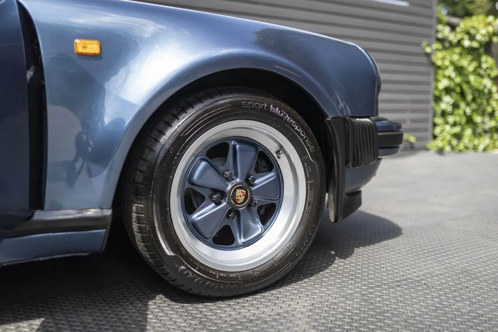 Porsche 911 930 3.3 turbo rykxtg0gel5pgb98bqbr8