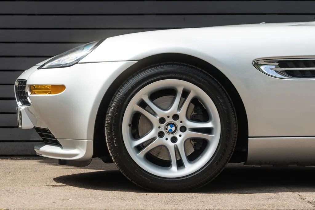 Bmw z8 mngmedta2alpbneu7wqtk