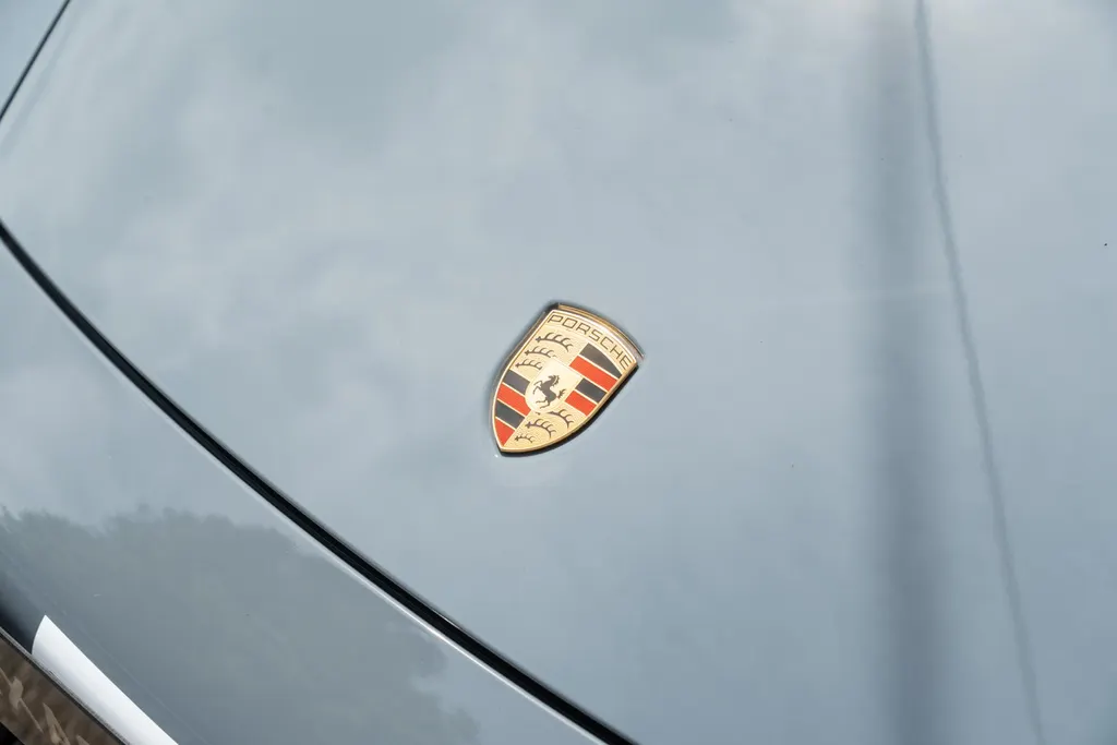 Porsche 911 nge9dig8naixdznzxaezj