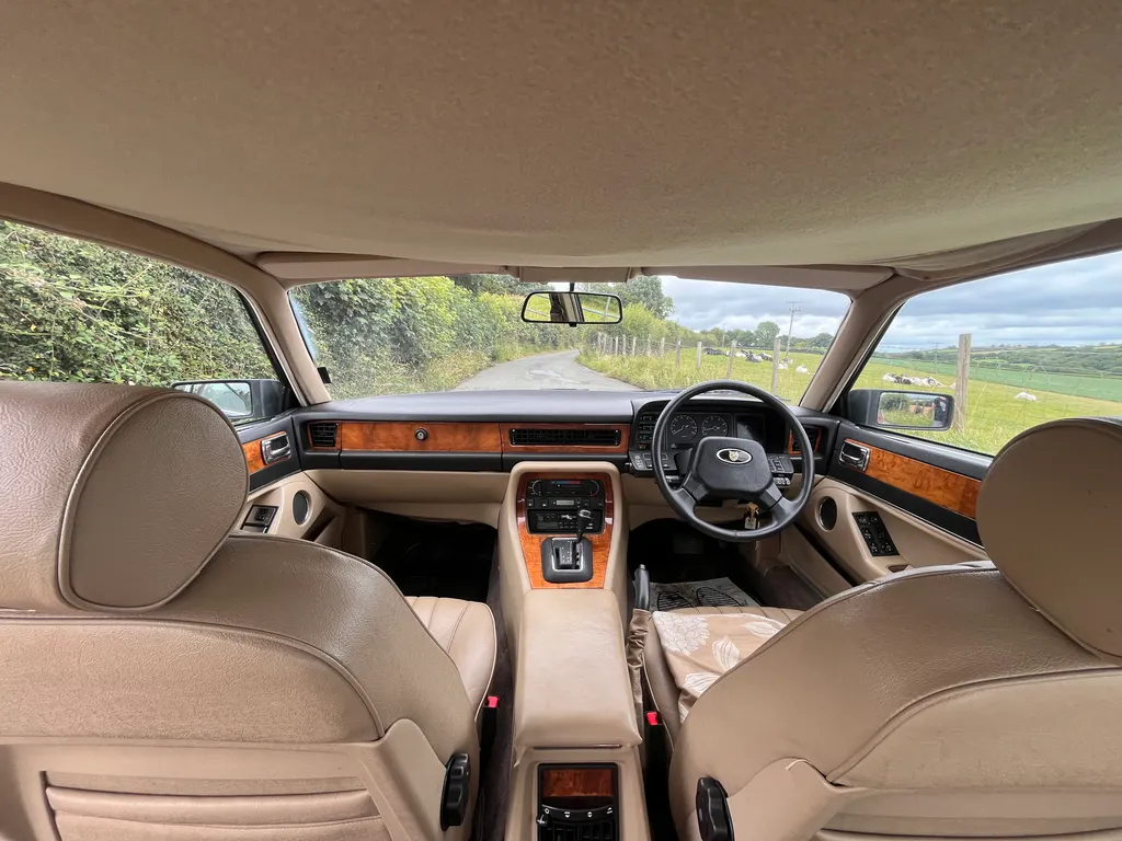 Jaguar xj6 ii8i1sim1p1hfqfy0 mkc