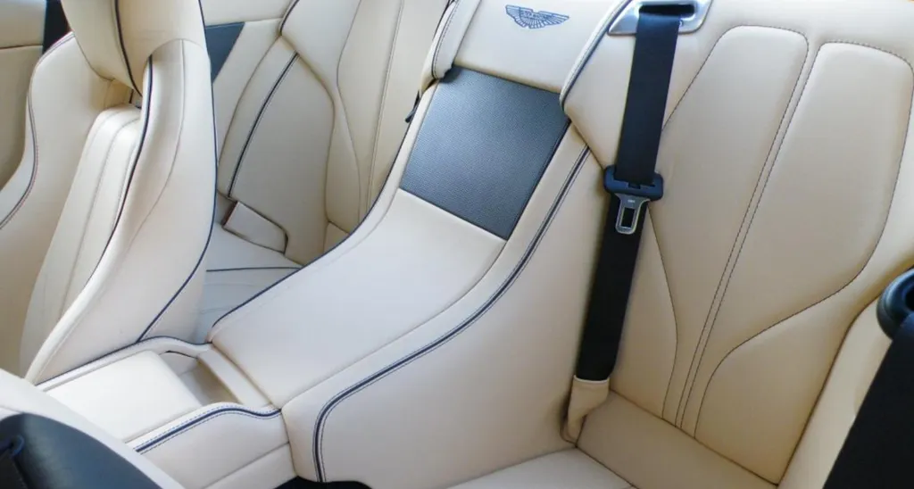 Aston martin db9 pqviswiazmpwvlr45ogeo