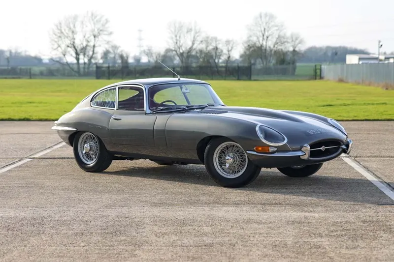 Jaguar e type kyavvynpv0t2ur52praq 