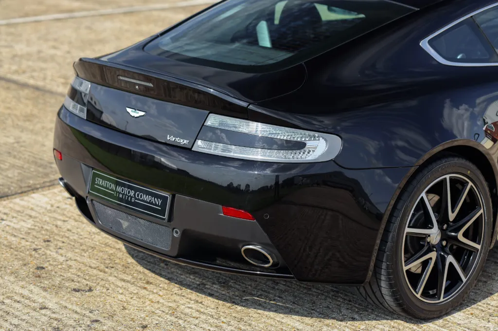 Aston martin v8 vantage 1mlrecnhrrjhppyjar6 i