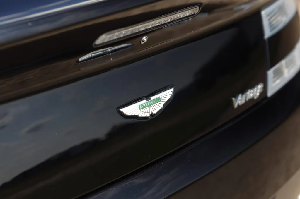 Aston martin v8 vantage czawkro1pgv qmbiw19xo