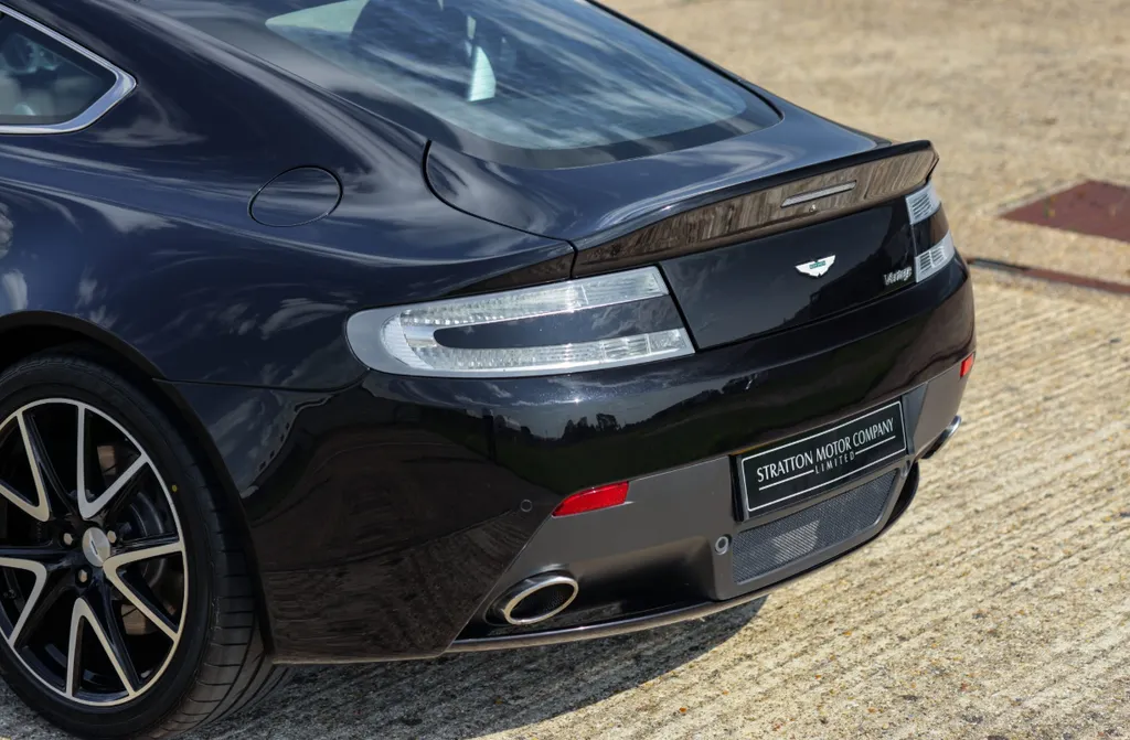 Aston martin v8 vantage cnvwmwhmh0oxv8p6kwtdm