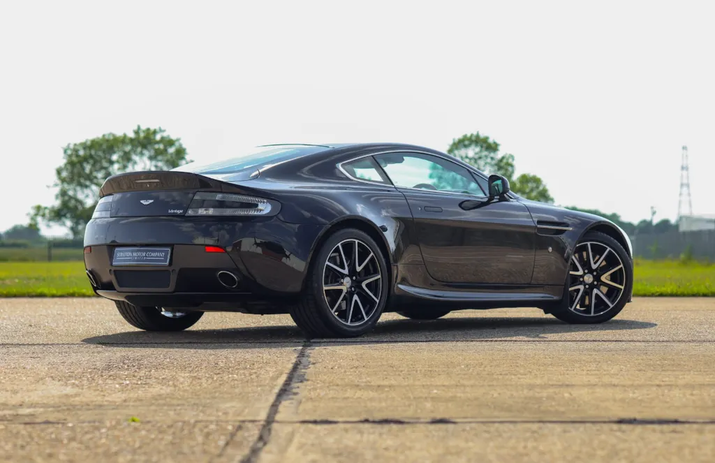 Aston martin v8 vantage g5a99mtidxtwvtthja7sy