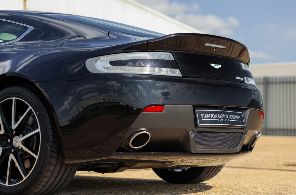 Aston martin v8 vantage maho1tnj2qf6 cpgt1567