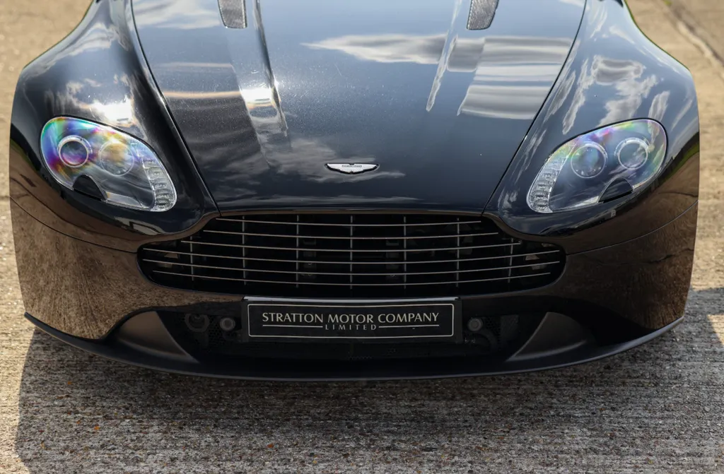 Aston martin v8 vantage ajfrqvrmtsx8 quivi4hx