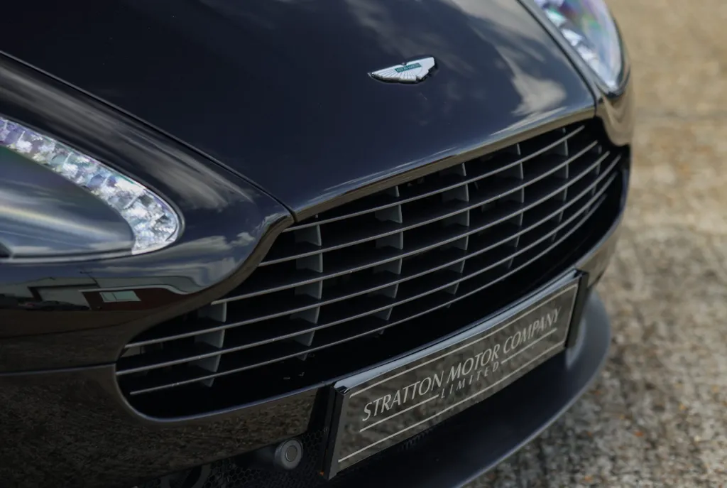 Aston martin v8 vantage blmmdlrbonytopfdhkvz4