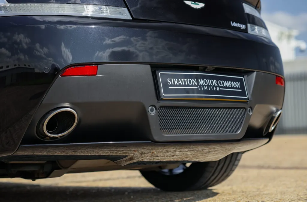 Aston martin v8 vantage hne hkdnobvfhgnnslmlj