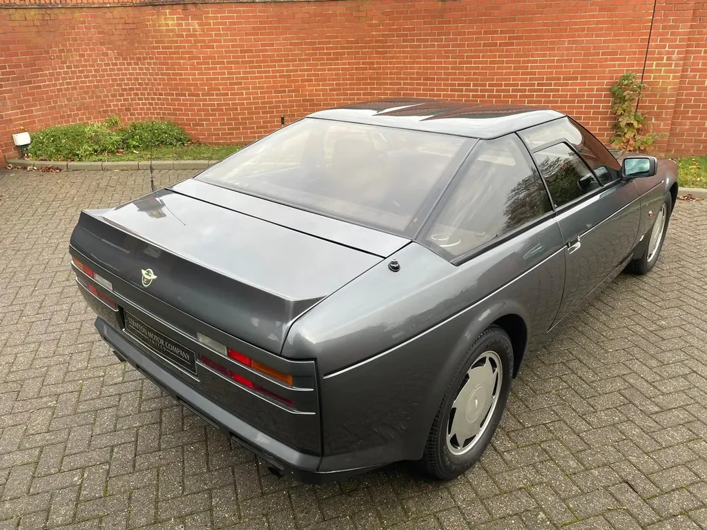 Aston martin v8 3jzcdxbffwxqrvxd2zpeb