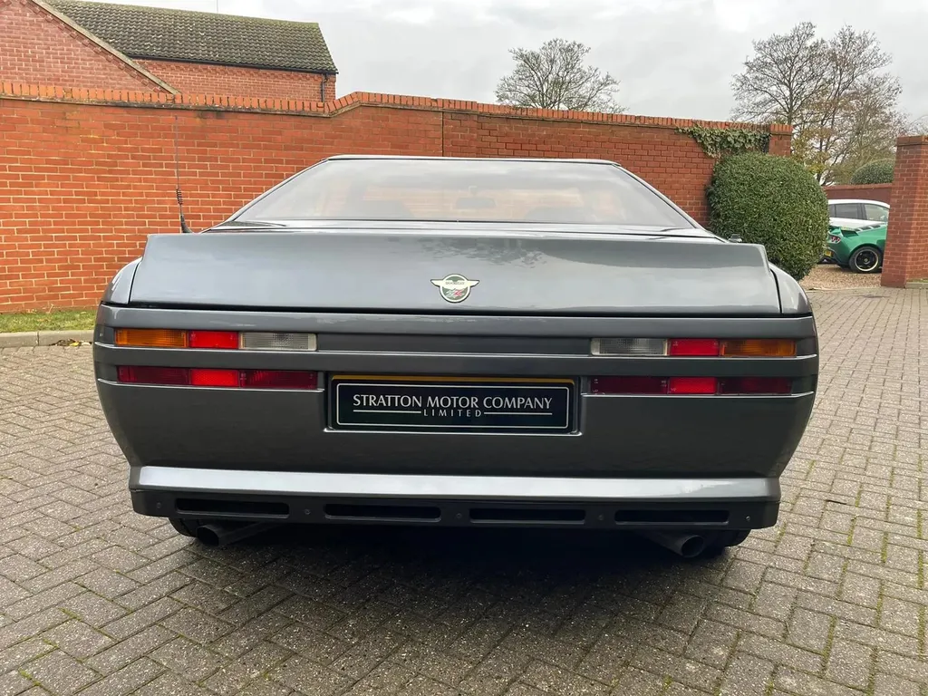 Aston martin v8 xdxztuxy5zjk8gtal4ihc