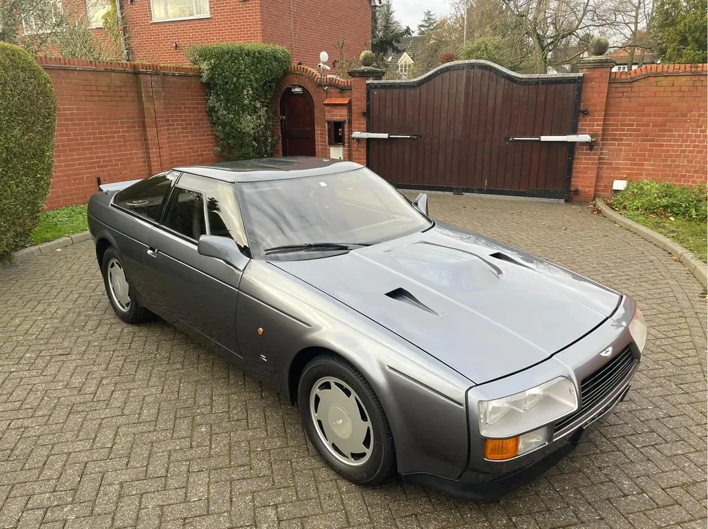 Aston martin v8 dt0a8gqwvyxlfsf17dfay
