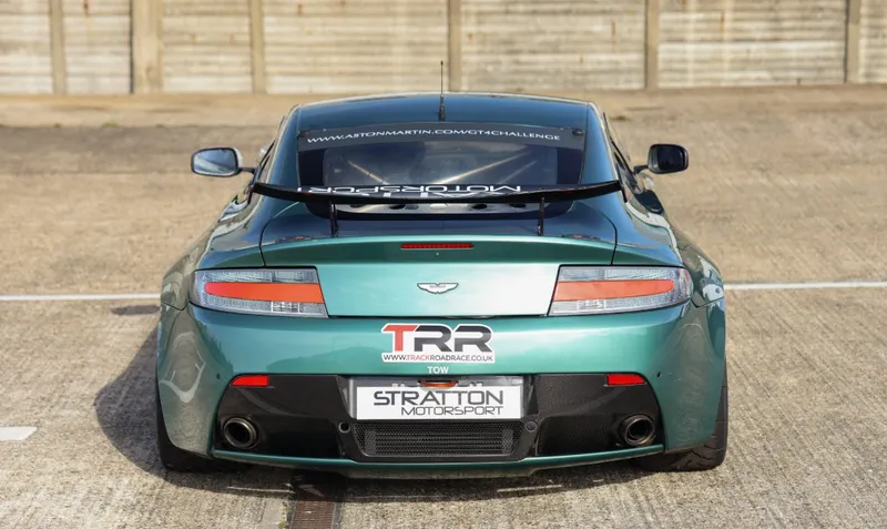 Aston martin v8  hdotxets4syjkweum6now