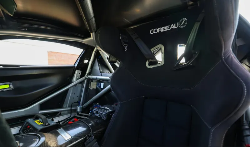 Aston martin v8  ebxn5xd5ftcy7sbtrjeb0