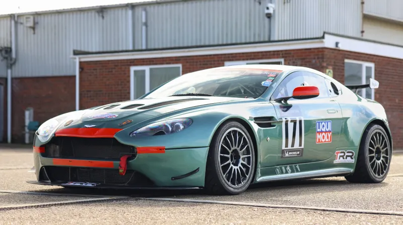 Aston martin v8  fjekmb mkvjevps iqan3