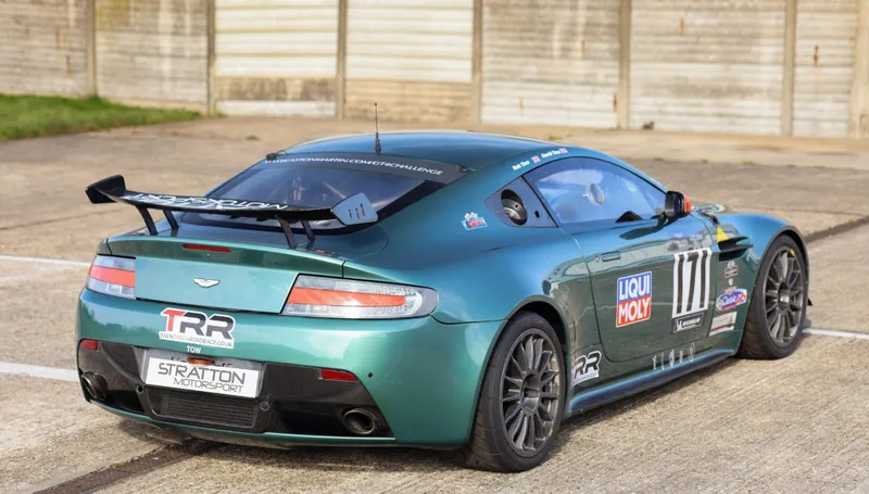 Aston martin v8  pom7nd cg3zyyiqgxefrn