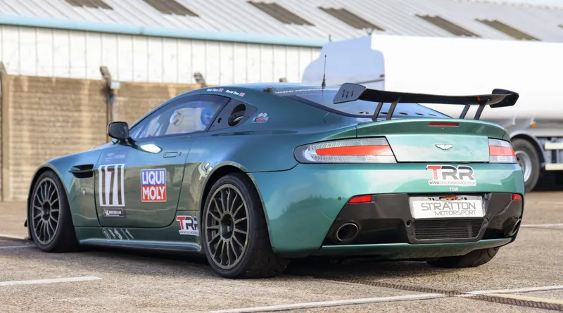 Aston martin v8  wt7rlm2sucn0u2lqselrd