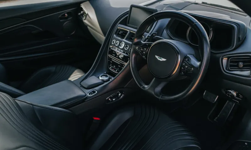 Aston martin db11 3ktedagxuktiygqjgigfb