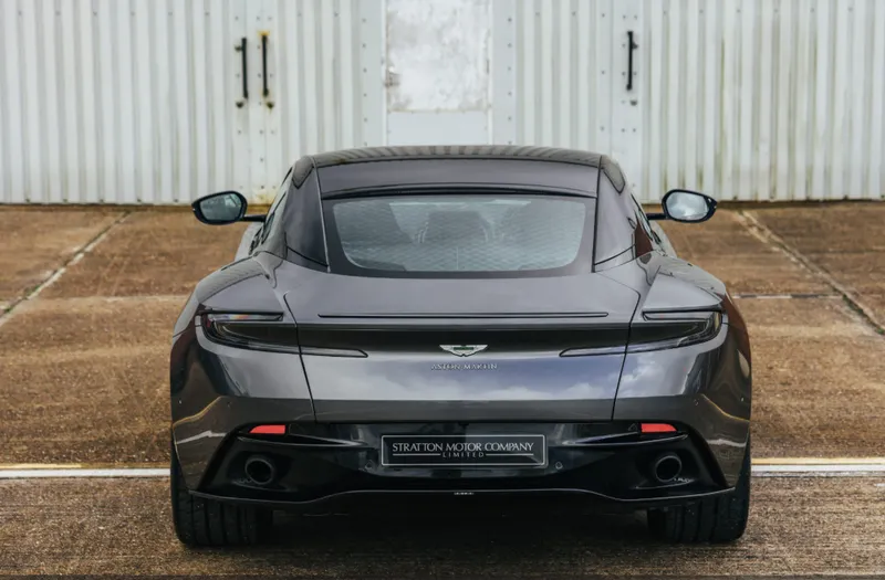 Aston martin db11 9l1x4g ty vhu4rqsp2hj