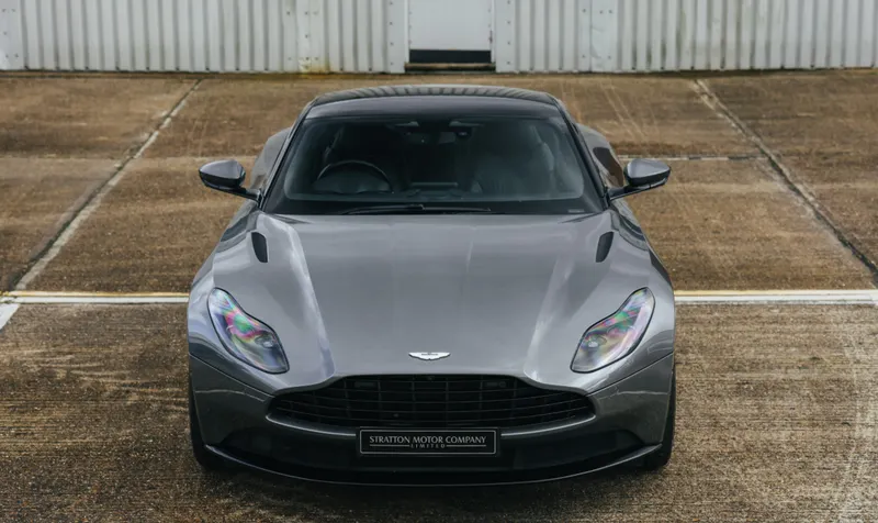 Aston martin db11 9moajwoglbtluijpz6sha