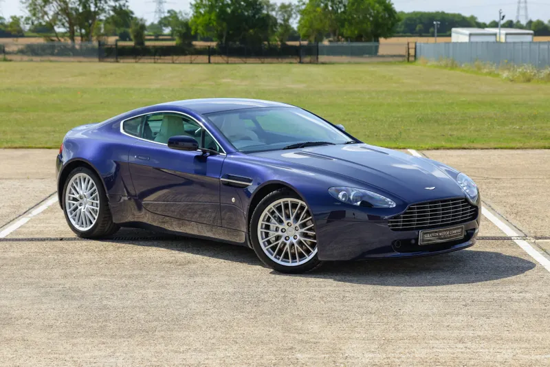 Aston martin v8 cysgpzndwh2votgmcpdfm