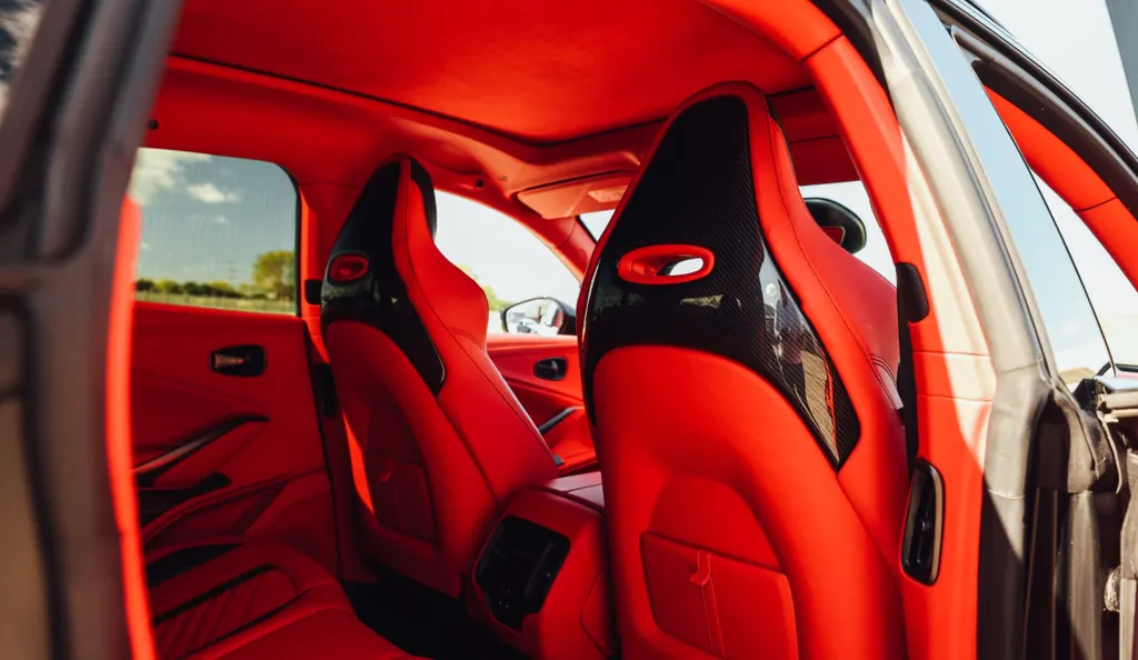 Aston martin dbx  nu9icuehbo jhqpfvx5y