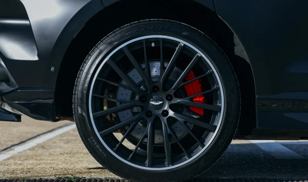 Aston martin dbx jdciib9f0t3tjmleegqvi