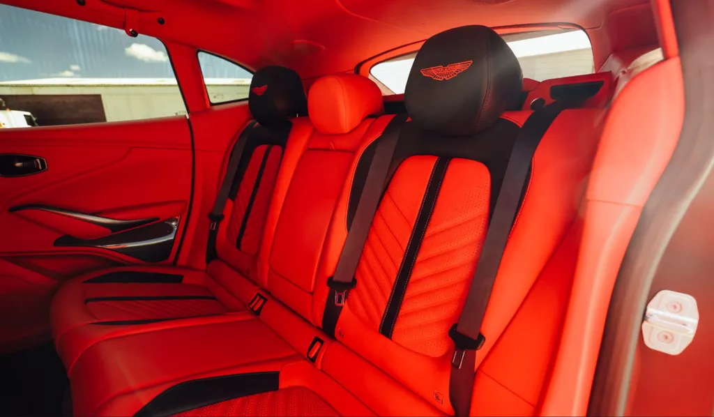 Aston martin dbx qduwlndrdzcc9oguxxqbr