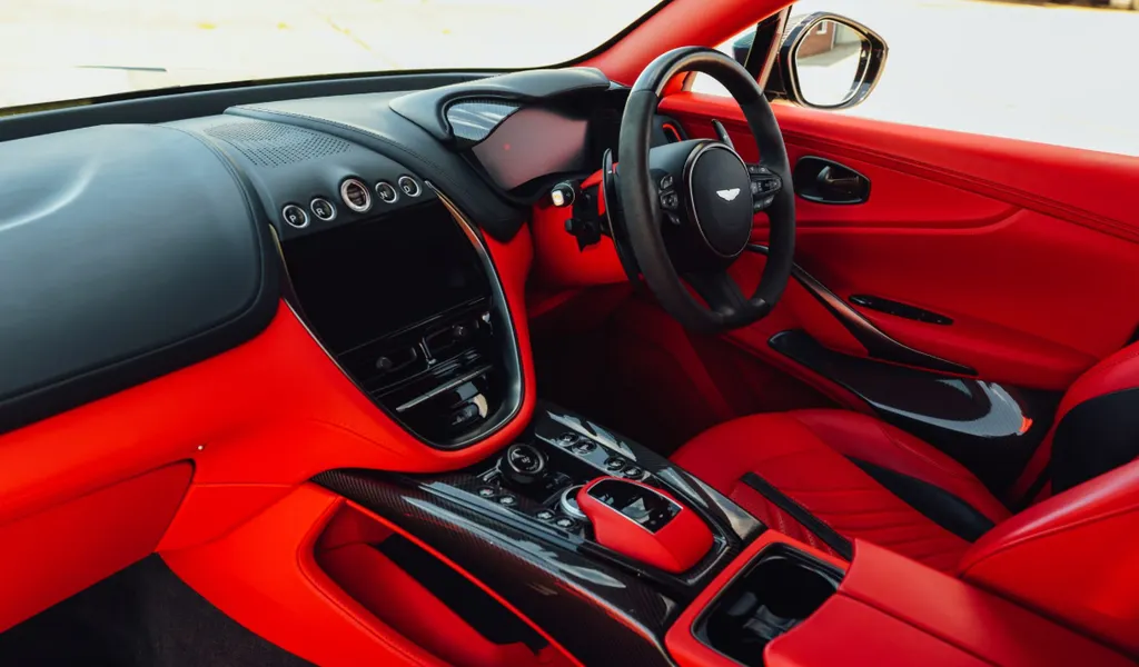 Aston martin dbx rrovu wbpcubl iv0wobn