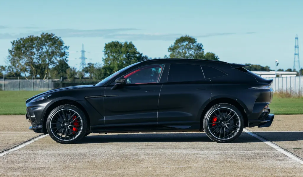 Aston martin dbx zv1wv  e00qreinyuszs9