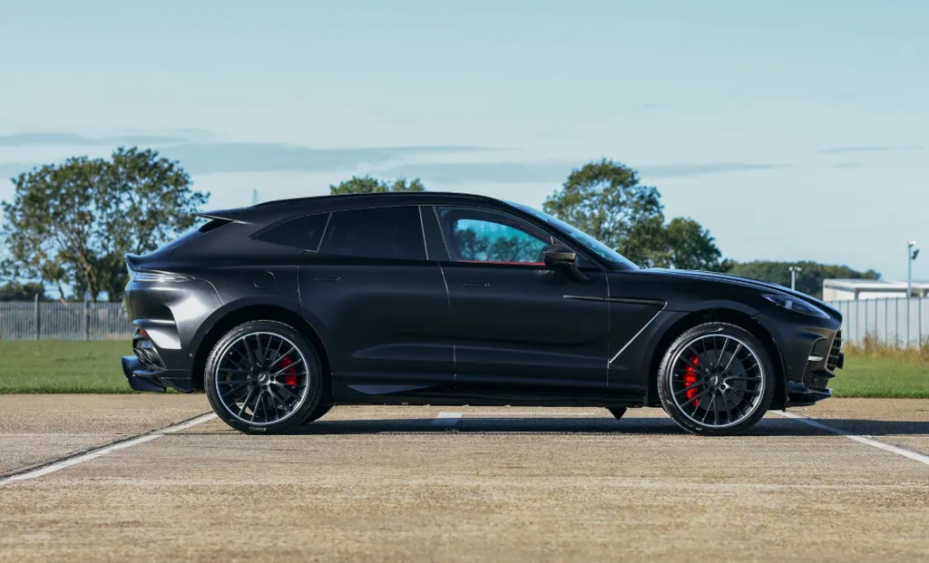 Aston martin dbx t5sfg8it0v8 klcpgit9w
