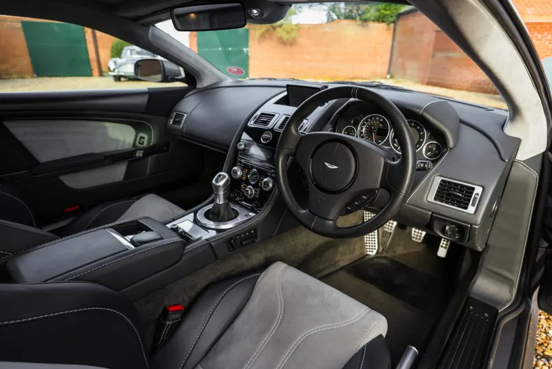 Aston martin dbs  2 aqxli2ultui4e8m6gde