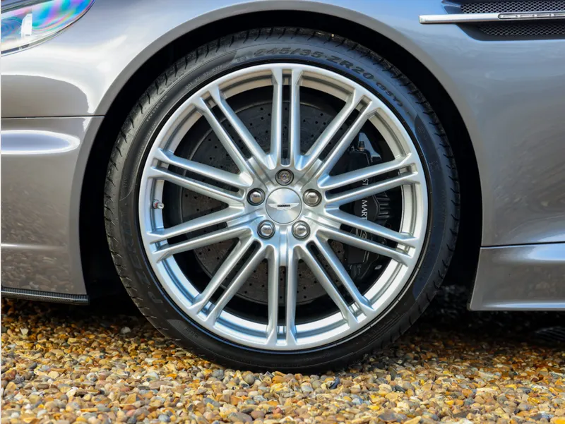 Aston martin dbs  3spwmw4a5m3wkmvjkgowi