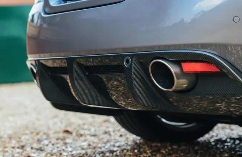 Aston martin dbs  7f7hlevs0ddhpxd8r53fq