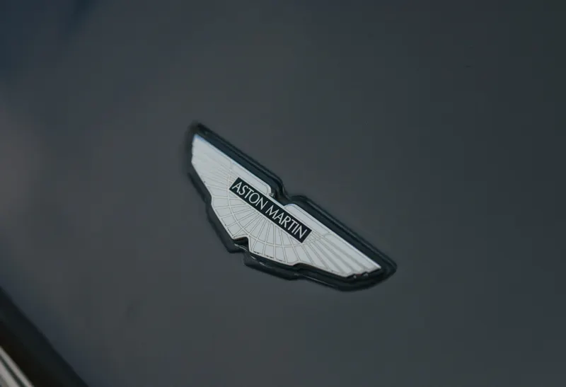 Aston martin dbs  ingmdwzwv7out9pdnzv7x