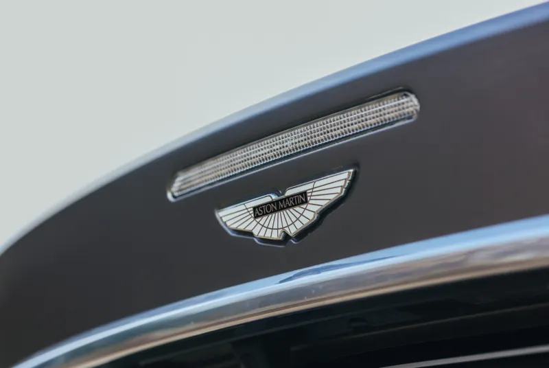 Aston martin dbs  rkrki4mp5ybblpn9aent8