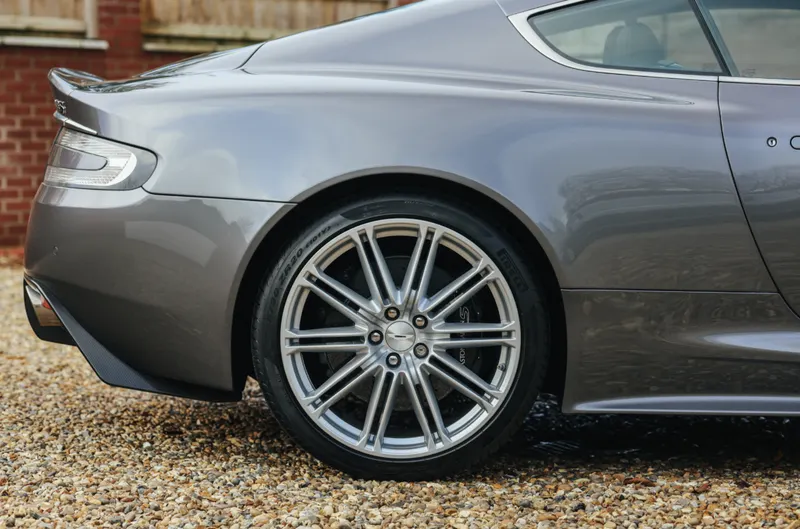 Aston martin dbs   exh8f 2dg 2l7adyfsl4