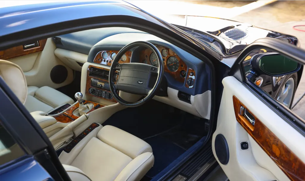 Aston martin vantage ig1ztoowlpfqutjlznt8r