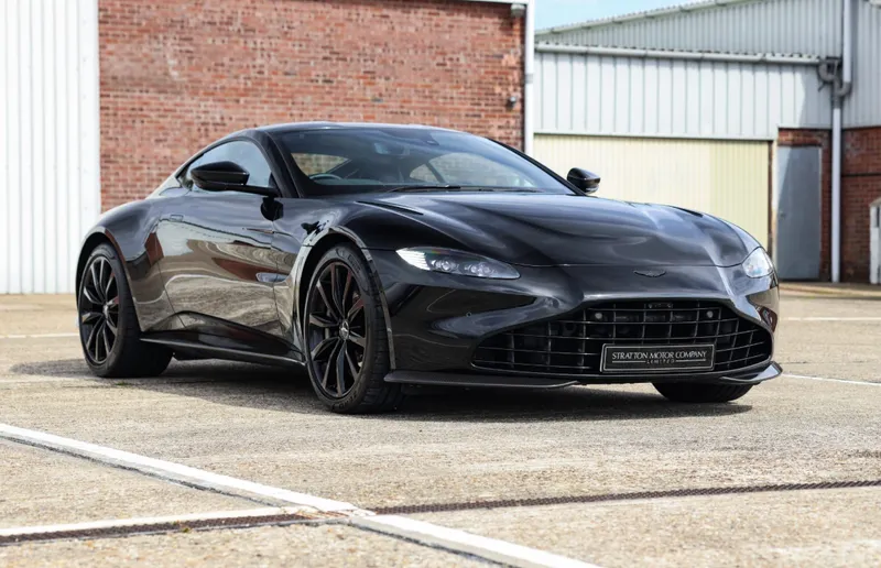Aston martin v8 vantage a0cwxak3u2dvsgyuz p6e