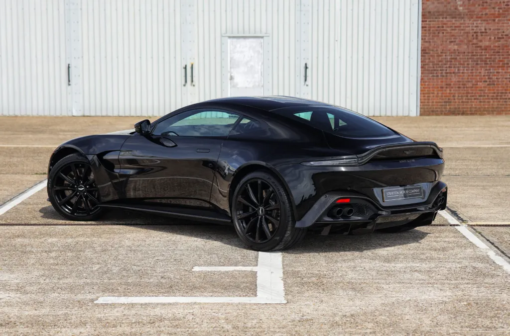 Aston martin v8 vantage ufj35bmoe6gedalzc7ufj