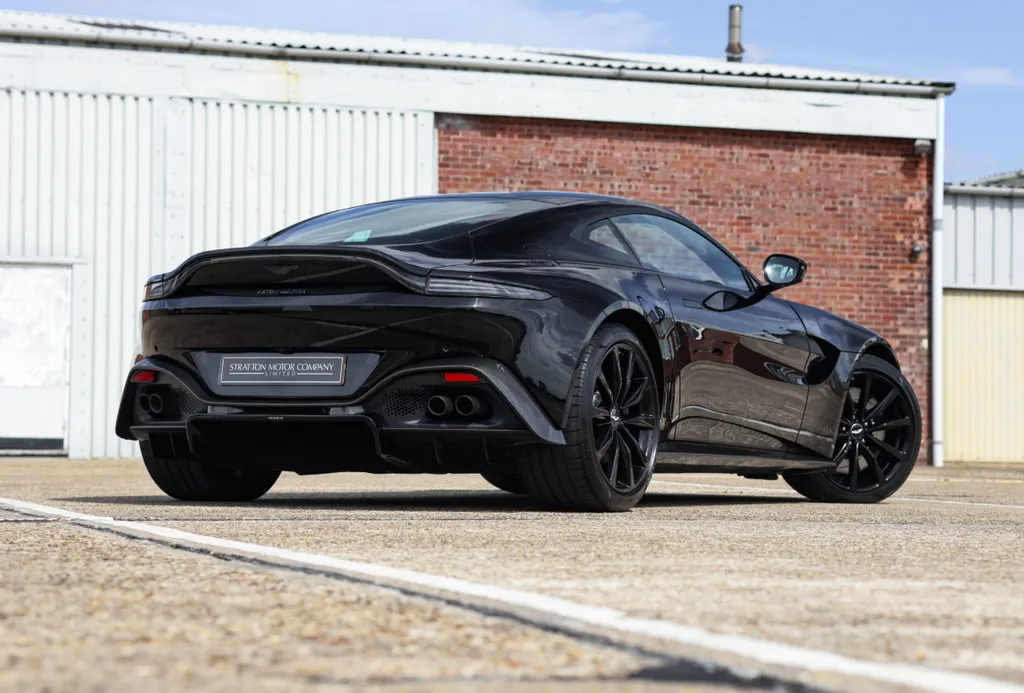 Aston martin v8 vantage xelxpiaufb lxwlzg5hlq