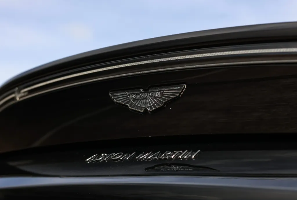 Aston martin v8 vantage jvgc55ktrwxqnbuzhv cb
