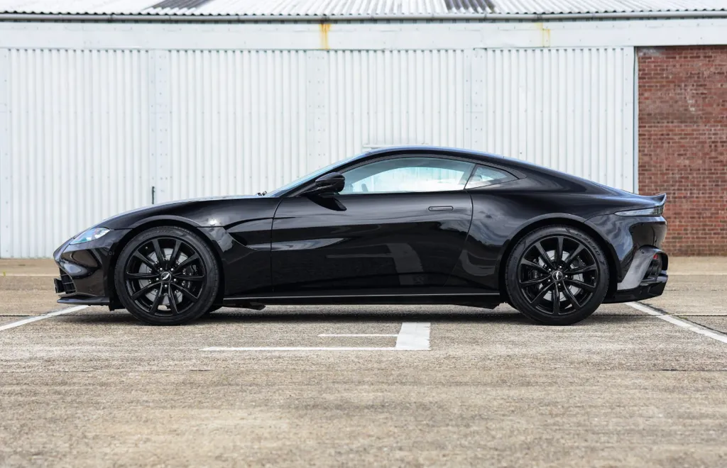 Aston martin v8 vantage rqs7r75ejhottrxuqlb7p